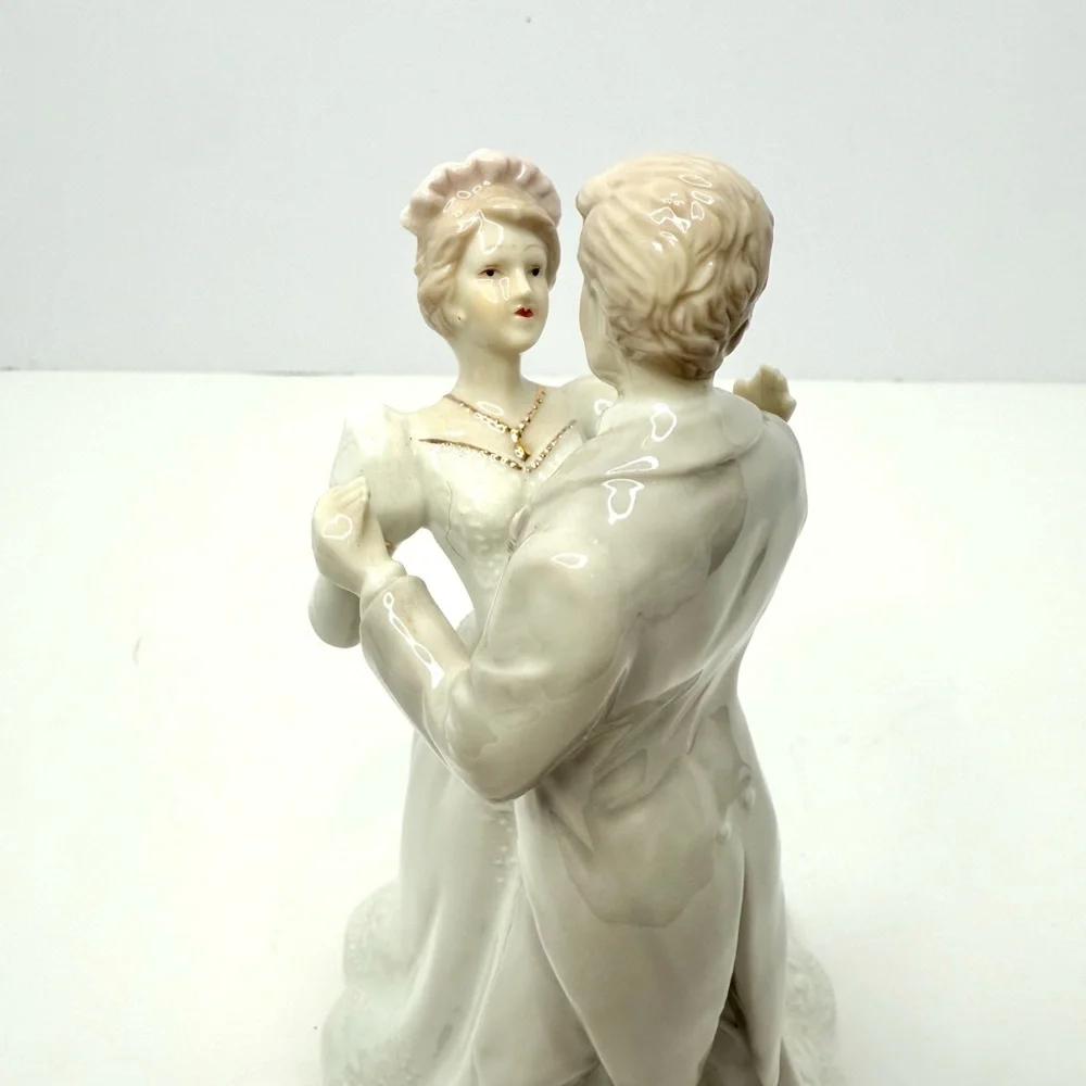Vintage Bride & Groom Dancing Couple Figurine - Musical and Spins
